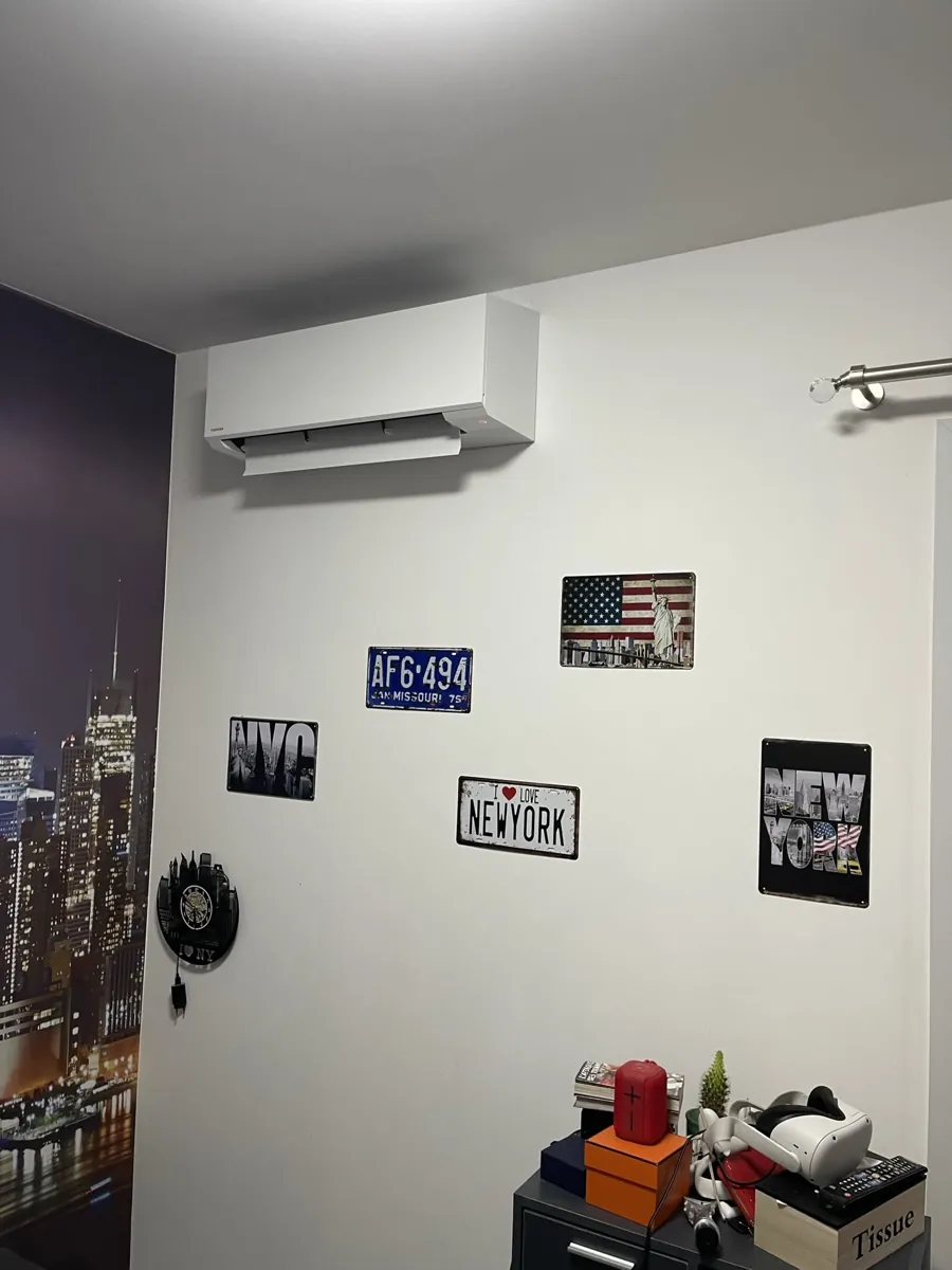 Climatisation réversible murale installée dans un séjour à Nice
